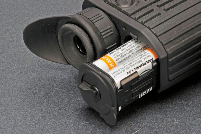 Thermal scope battery compartment