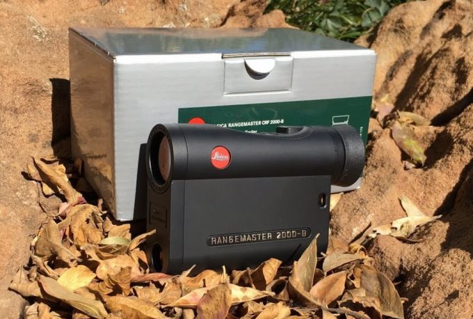 leica rangefinder with box on the leaves